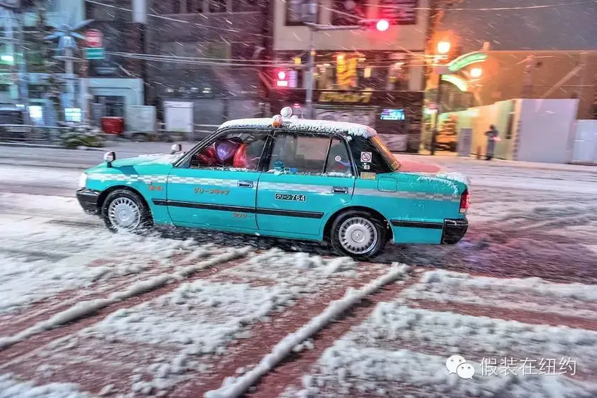 听说今天东京下了第一场雪，这张照片把我吓到了